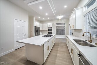 4664 Stuttgart St in Las Vegas, NV - Building Photo - Building Photo