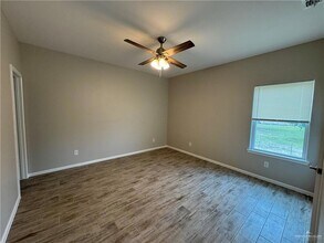 1312 W Sucre Dr, Unit 2 in Edinburg, TX - Building Photo - Building Photo
