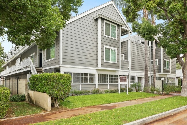129 S Olive St in Anaheim, CA - Building Photo - Building Photo