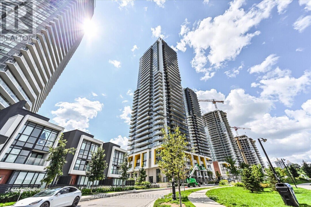 95-3395 McMahon Dr in Toronto, ON - Building Photo