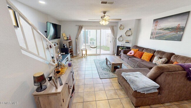 3075 Kelp Ln in Oxnard, CA - Building Photo - Building Photo