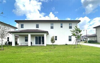 12220 SW 44th Ct in Davie, FL - Foto de edificio - Building Photo