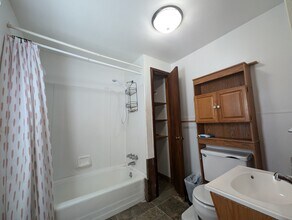 16 Maple St in East Windsor, CT - Building Photo - Building Photo