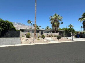 725 S Mountain View Dr in Palm Springs, CA - Building Photo - Building Photo
