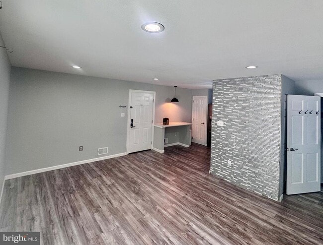 24 Navajo Ct