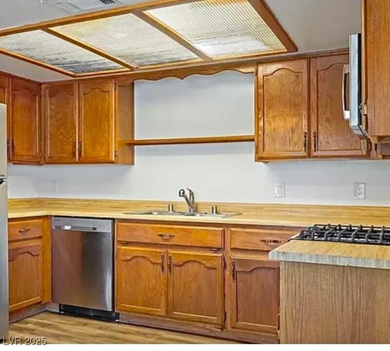 6649 W Tropicana Ave in Las Vegas, NV - Building Photo