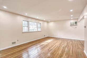 27 Great Oaks Dr in New City, NY - Building Photo - Building Photo