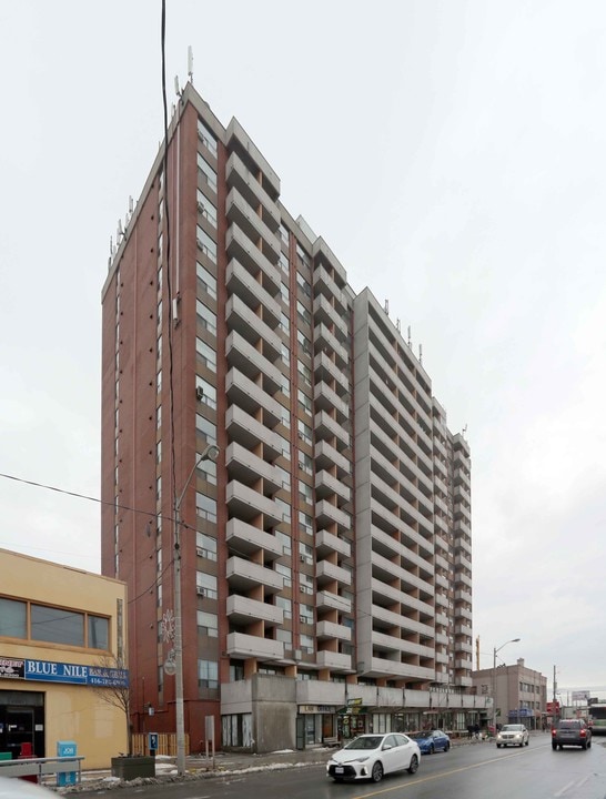 Doug Saunders Apartments in Toronto, ON - Building Photo