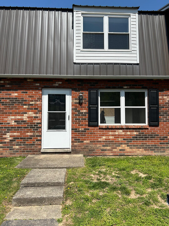 6820 Linville Dr in Barboursville, WV - Foto de edificio