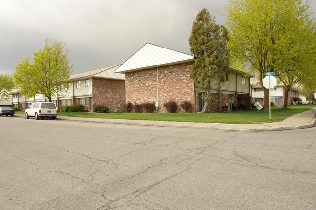 Lakeside Village Apartments in Coeur d'Alene, ID - Building Photo - Building Photo