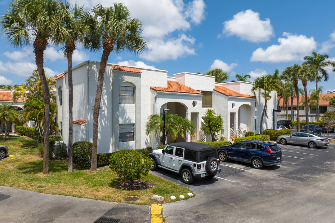 Mariner Village Garden Condo in Miami, FL - Building Photo