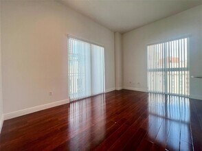 7280 SW 90th St, Unit 709 in Miami, FL - Building Photo - Building Photo