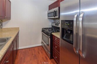 21450 Burbank Blvd, Unit Building 13 #320 in Woodland Hills, CA - Building Photo - Building Photo