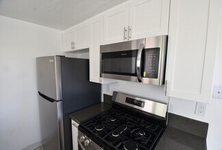 5002 Tujunga Ave in Los Angeles, CA - Building Photo - Building Photo