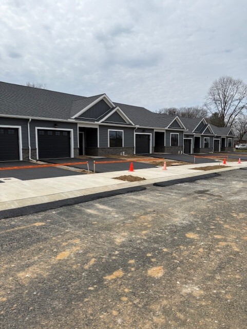 Penn Station Townhomes in Manheim, PA - Building Photo
