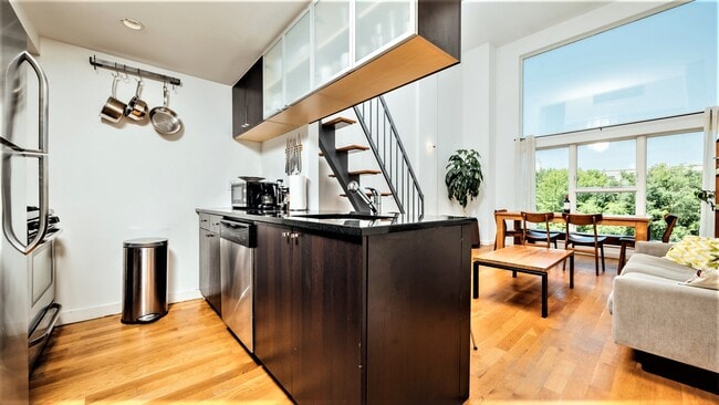 130 Scholes St, Unit 2A in Brooklyn, NY - Building Photo - Building Photo