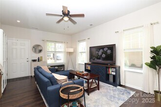 7024 Jane Parks Way in Charlotte, NC - Building Photo - Building Photo