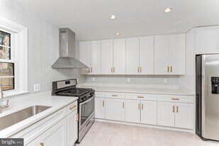 13742 Penwith Ct, Unit UL 1 in Chantilly, VA - Building Photo