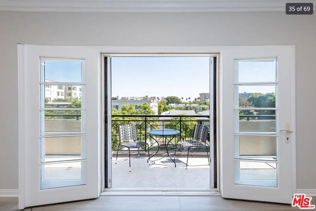 property at 405 N Palm Dr