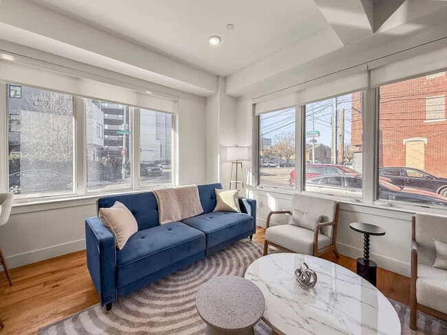 236 W Thompson St