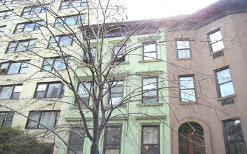 312 E 52nd St in New York, NY - Building Photo - Building Photo