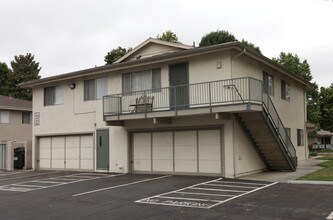 Breezewood Apartments in Riverside, CA - Foto de edificio - Building Photo