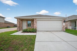 16600 Lonely Pines Dr in Conroe, TX - Building Photo