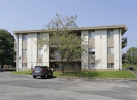 Villa Alegre Apartamentos in Kansas City, KS - Building Photo