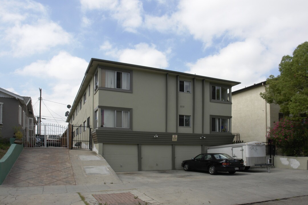 5820 Camerford Ave in Los Angeles, CA - Building Photo