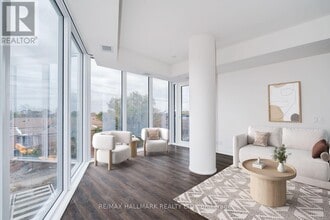 2 Manderley Dr in Toronto, ON - Building Photo - Building Photo