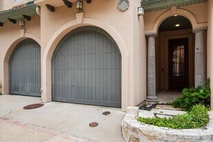 1529 Barton Springs Rd in Austin, TX - Building Photo
