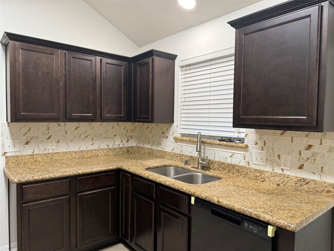 958 Oak Glen Dr in Willis, TX - Foto de edificio - Building Photo