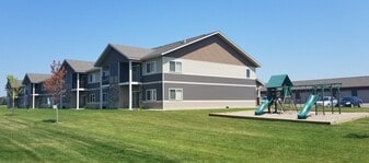 Highfield Apartments in Hutchinson, MN - Building Photo