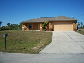 4124 NE 8th Pl in Cape Coral, FL - Building Photo