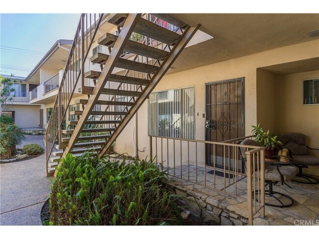840 Cedar Ave in Long Beach, CA - Foto de edificio - Building Photo