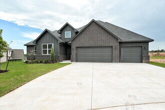 6101 Kinnick Dr in Edmond, OK - Building Photo - Building Photo