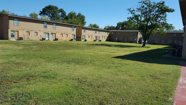 The Palms Apartments in Irving, TX - Building Photo - Building Photo