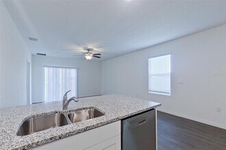 31973 Katelin Cir in Leesburg, FL - Building Photo - Building Photo