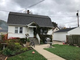 2223 E Vollmer Ave in Milwaukee, WI - Building Photo