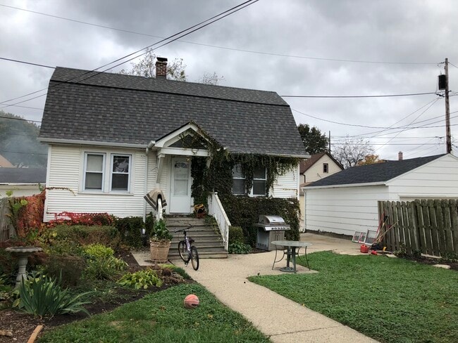 property at 2223 E Vollmer Ave