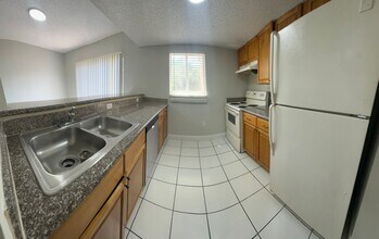 11570 NW 39th St in Coral Springs, FL - Building Photo - Building Photo