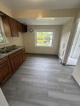 3895 E 177th St in Cleveland, OH - Building Photo - Building Photo