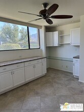 867 N Calle De Pinos in Palm Springs, CA - Foto de edificio - Building Photo