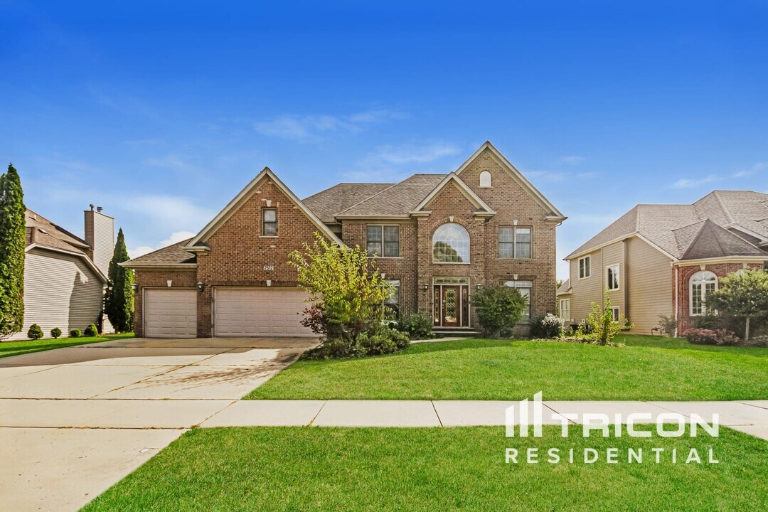 2512 Champion Rd in Naperville, IL - Building Photo