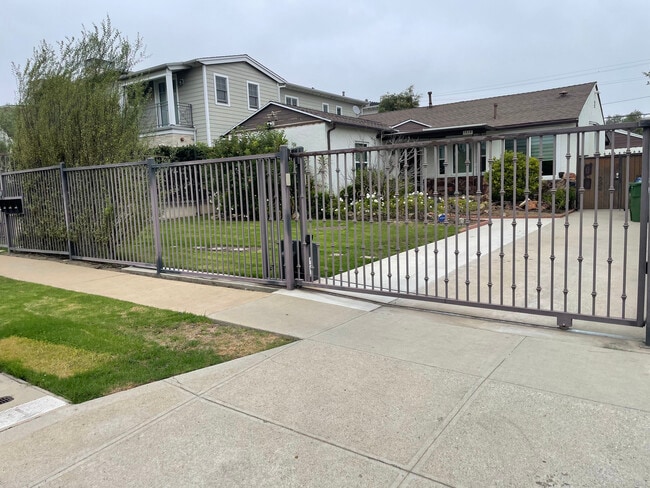1518 S Carmelina Ave, Unit Front house in Los Angeles, CA - Foto de edificio - Building Photo