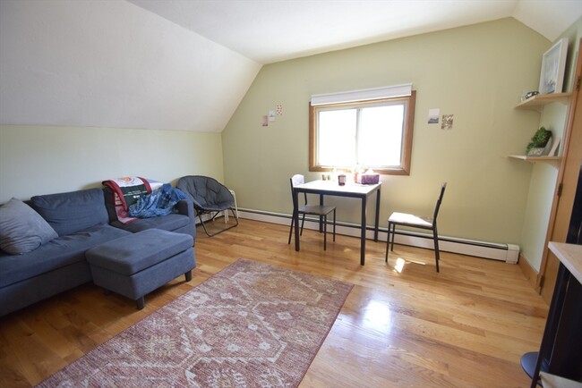 241 Highland Ave in Somerville, MA - Foto de edificio - Building Photo