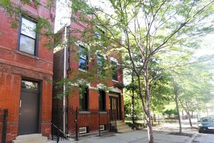 1720 N Ashland Ave, Unit J09P in Chicago, IL - Building Photo