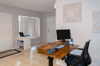 Park Apartments in Daytona Beach, FL - Foto de edificio - Building Photo