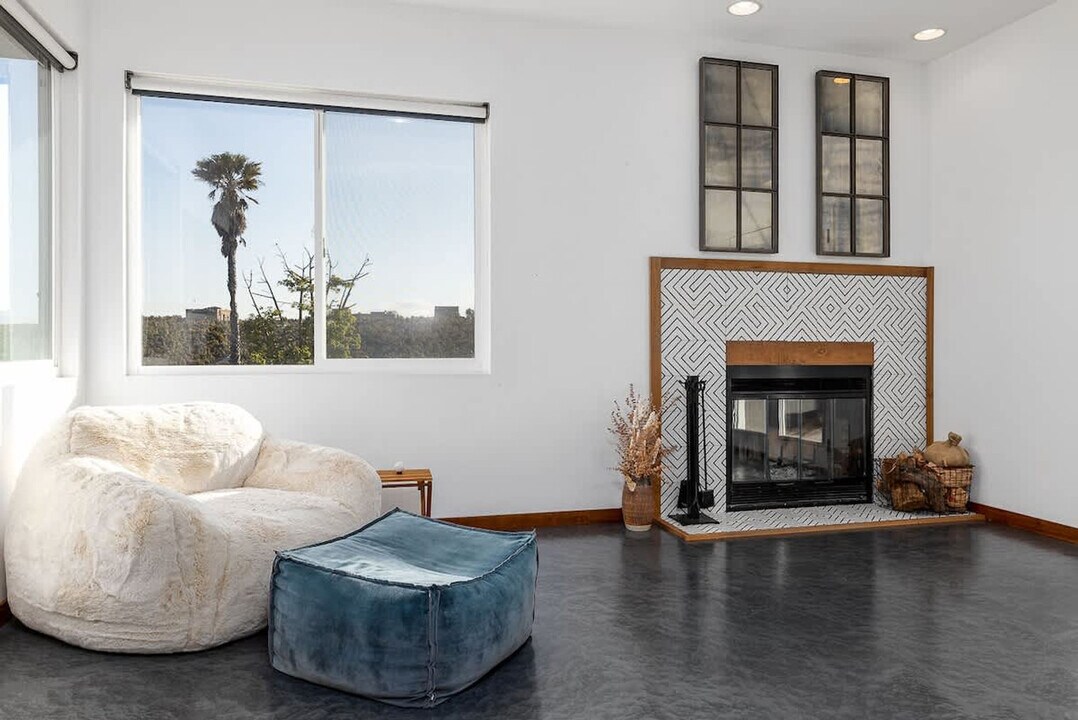 3929 Paso Del Lagos in Bonsall, CA - Building Photo