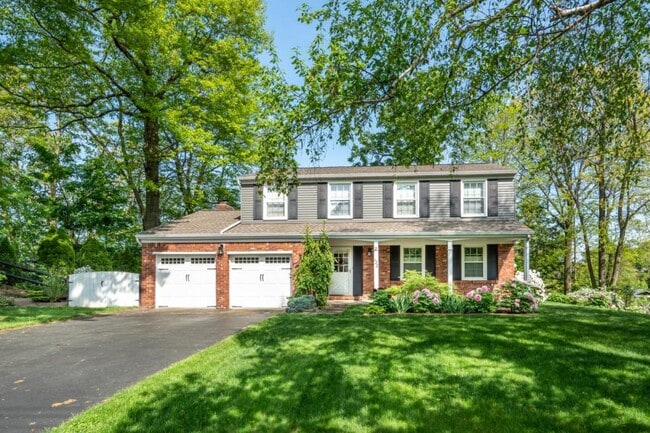 property at 122 Rivercrest Dr
